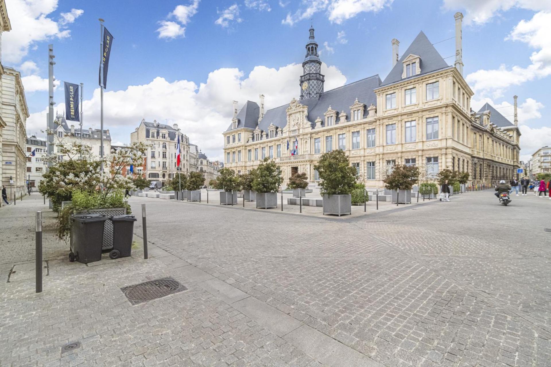 Le Tambour Lumineux Au Centre De * Reims