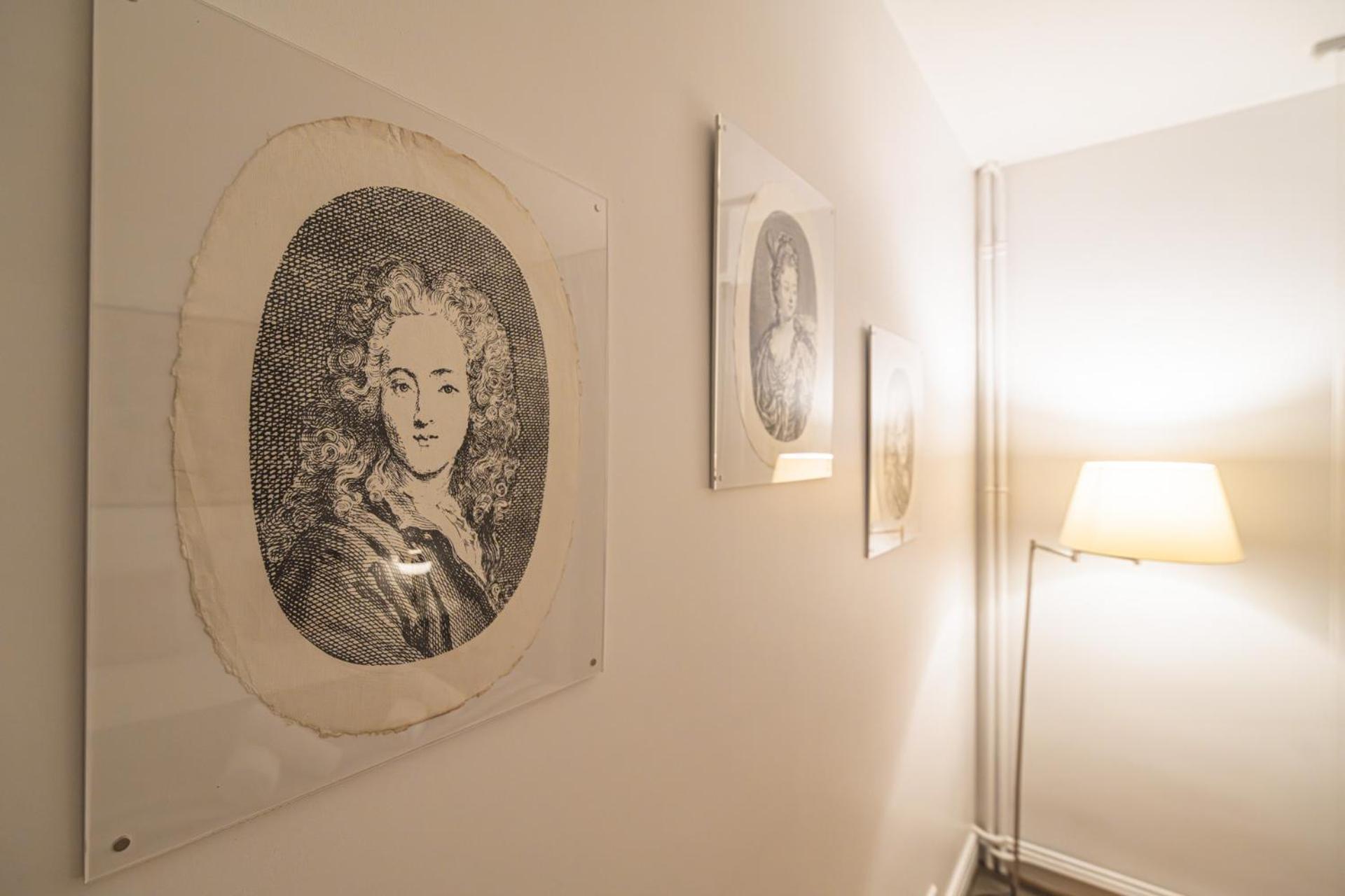 Le Tambour Lumineux Au Centre De Appartement *