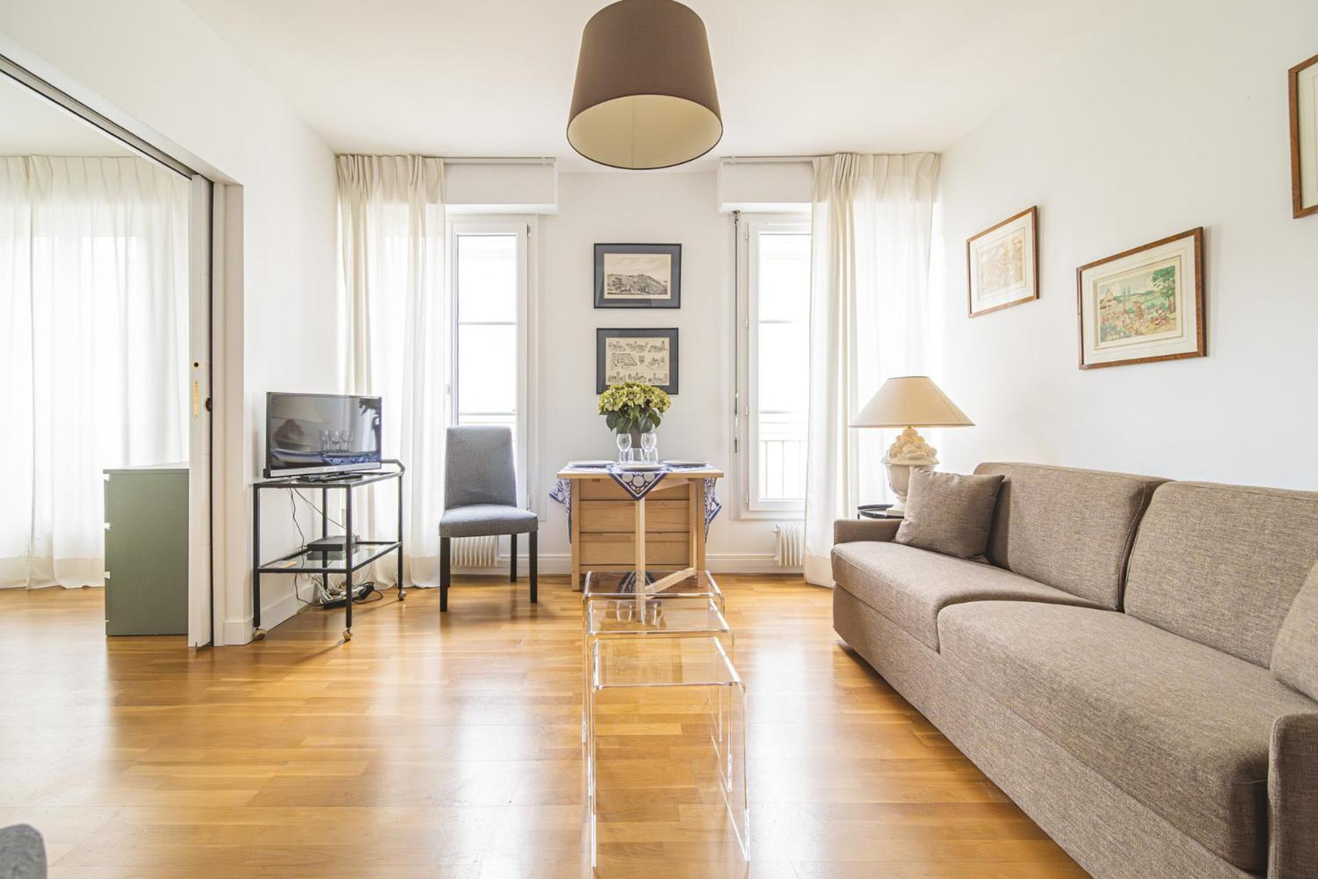 Le Tambour Lumineux Au Centre De Appartement *